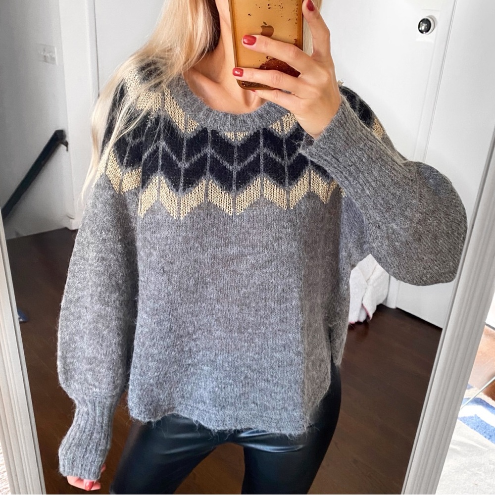 ❄️ CULTURE GREY BLACK GOLD CHEVRON LOOSE FIT KNIT SWEATER!